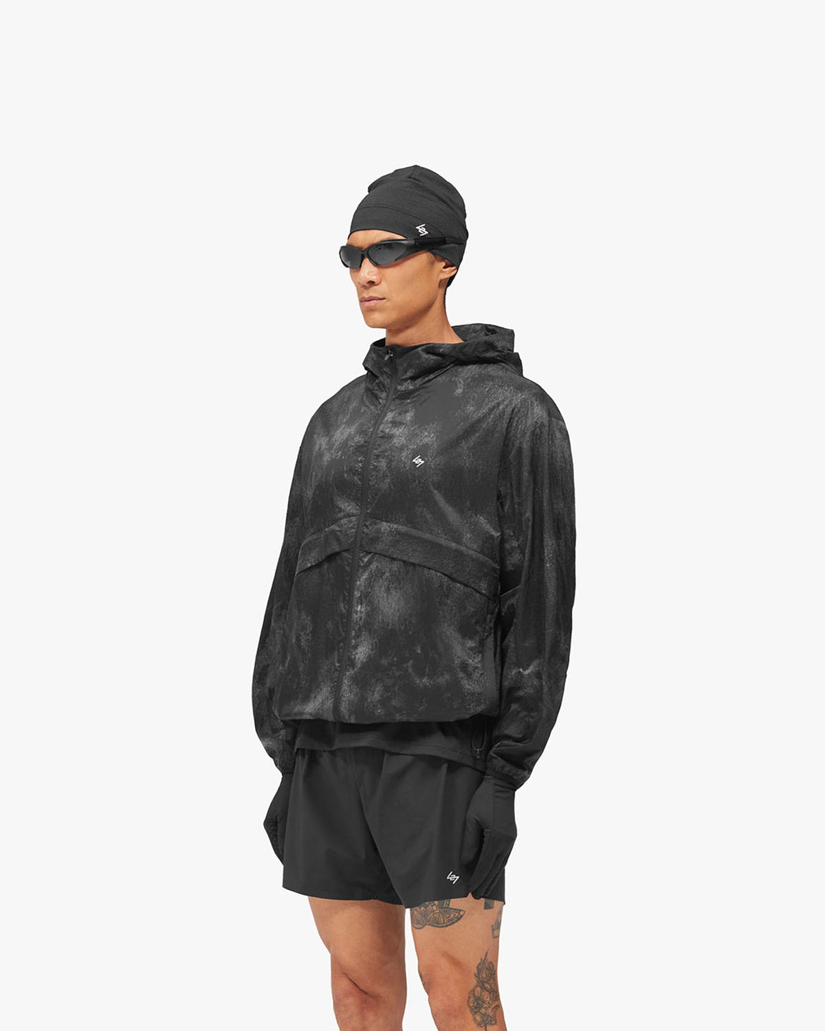 247 Trail Windbreaker - Graphene - Cropped Model - Side